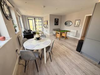 Stylish Penthouse 5-Bed Duplex - 0