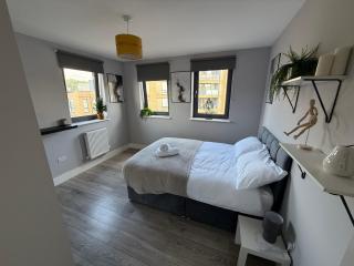 Stylish Spacious 5-Bed Duplex - 9