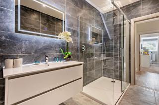 SOBO Loft Sleek Southbourne 2-Bedroom Apartment Close to SOBO Beach - 5