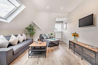SOBO Loft Sleek Southbourne 2-Bedroom Apartment Close to SOBO Beach - 1