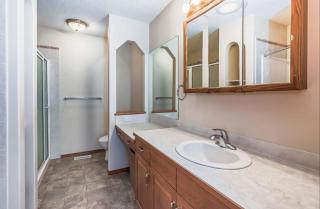 Master Bedroom with attached bathroom - Airdrie - 9