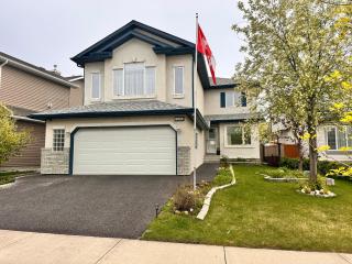 Master Bedroom with attached bathroom - Airdrie - 7