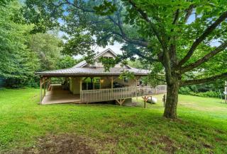 Fawn Hollow Retreat, King bed, game room, BBQ - - 0