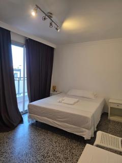 Habitación privada centro málaga cerca de la estación de tren María Zambrano y del centro histórico y de la playa - Málaga - 0