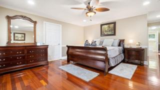 Luxury 4-Acre Lakefront Getaway-Hot Tub, Private Dock, Paddleboards, Pool Table & Karaoke! - Fort Lawn - 3
