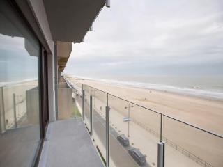 Beachfront Bliss with Parking - Middelkerke - 4