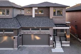 Tranquil Lakeside Townhouse - 9