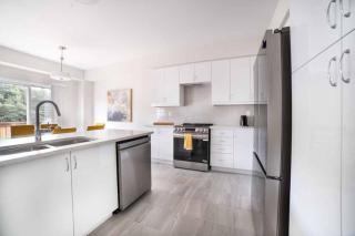 Tranquil Lakeside Townhouse - 5