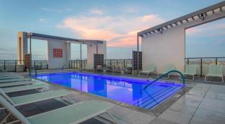 Boulevard Stays Modern Highrise STU Sky Pool Parking Gym 07 - 0