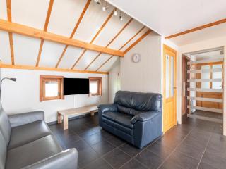 Holiday Home near Marina with Pool - 9