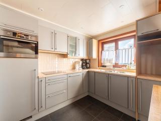 Holiday Home near Marina with Pool - 6