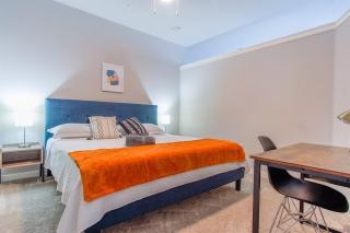 Boulevard Stays Pool Gym Parking 1BR King Suite C - 3