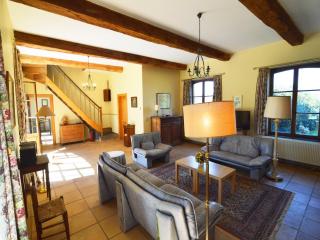 Cottage with Tennis Court - - 1