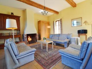 Cottage with Tennis Court - - 2