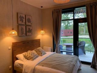 Cozy Bungalow by the Lake - 7