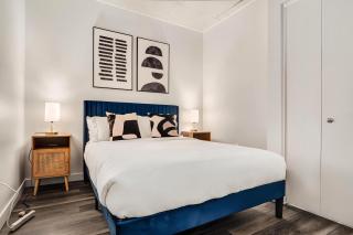 Boulevard Stays Highrise 1BR Retreat Gym Pool & Free Parking - 2