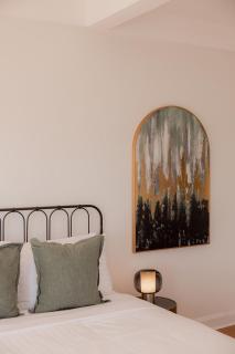 Light and Bright Trevallyn Stay with River Views - Royal Park - 6