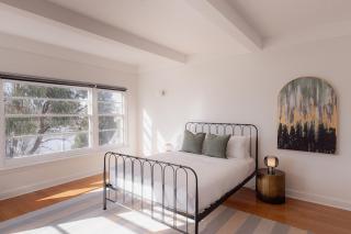 Light and Bright Trevallyn Stay with River Views - Royal Park - 3