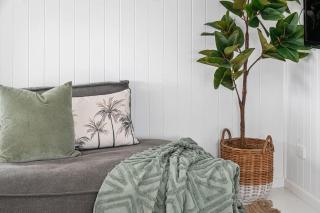 Ulladulla Beach House - steps to Racecourse Beach - 5