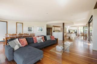 Oasis on the beach - large 6BR home w. ocean views - 4