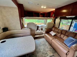 Quiet Peaceful Backyard Class-A RV Near Airport - 2