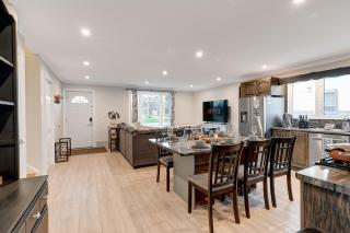 3 Bedroom Modern Getaway with Hot Tub and Pet Friendly - Sudbury - 0