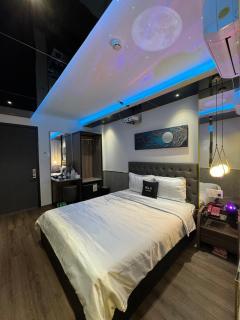 M&H Hotel - 1