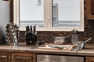 3 Bedroom Modern Getaway with Hot Tub and Pet Friendly - Sudbury - 5