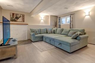 3 Bedroom Modern Getaway with Hot Tub and Pet Friendly - Sudbury - 6
