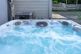 3 Bedroom Modern Getaway with Hot Tub and Pet Friendly - Sudbury - 8