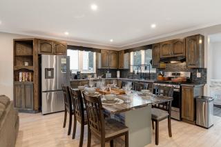3 Bedroom Modern Getaway with Hot Tub and Pet Friendly - Sudbury - 7
