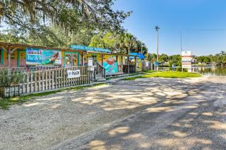 Walk to Crystal River Home with Lanai and Yard! - 8