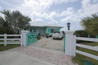 Oceanfront Resort-Style Oasis -Private Pool & Car - Grand Turk - 8