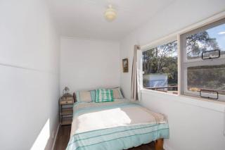 Retro Beach Cottage - classic surf getaway - Kioloa - 4