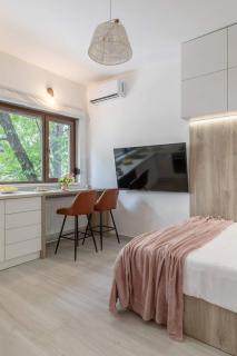 Stylish & Sunny Studios - Steps from Amzei Square - 7