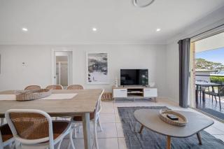 Days By The Bay - 3BR house with ocean views - Hyams Beach - 7