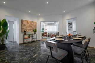 Chic & Central 3BR Retreat in the Historic Center - Bucareste - 2