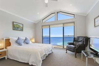 South Pacific Beach House - direct beach access - 4