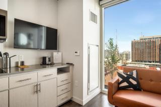 Boulevard Stays Sleek Studio Pool Gym & Zero Parking Fee - 7