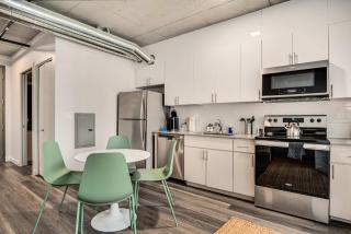 Boulevard Stays Downtown Highrise 1BR Sky Pool Parking Gym 13 - 2