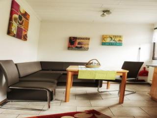 Ruhiger Bungalow am Hennesee mit Terrasse -  - 1