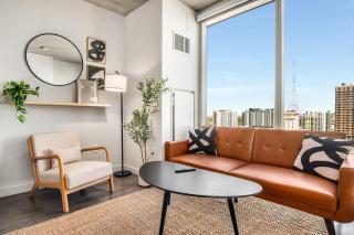 Boulevard Stays Downtown Highrise STU Sky Pool Parking Gym 05 - 3