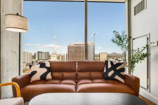 Boulevard Stays Downtown Highrise STU Sky Pool Parking Gym 06 - 2