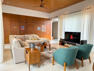 New Spacious 4 bedrooms Family Villa with Skyline View - 0