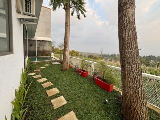New Spacious 4 bedrooms Family Villa with Skyline View - 9
