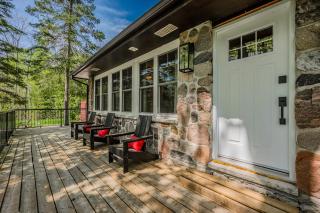 Classic-country Getaway W Hot Tub & Ev Charger - Lion's Head - 8