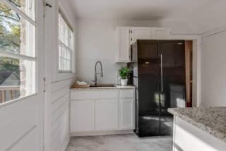 Nashville's Primrose Cottage In Hip Belmont Area - 6