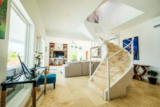 Waterfront Luxury Villa - 2 Private Pools, Own Boat & Captain, Free Shuttle - San Pedro - 4