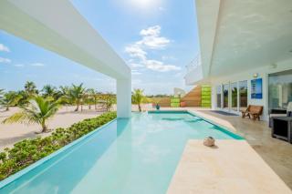 Waterfront Luxury Villa - 2 Private Pools, Own Boat & Captain, Free Shuttle - San Pedro - 0