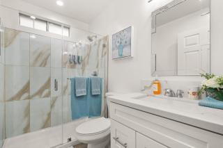 The Avalon - 35 Percent Off August 2025! Low Fees - Los Angeles - 4